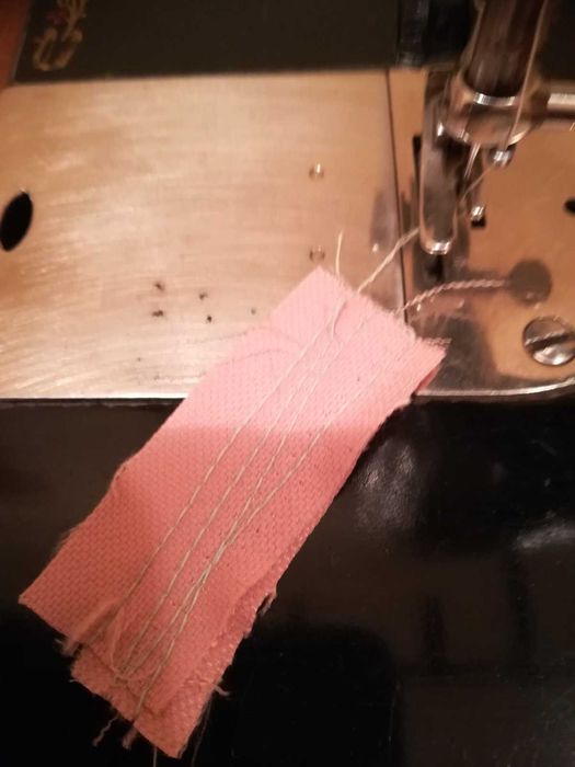 Швейная машинка Подольск ножная на станине