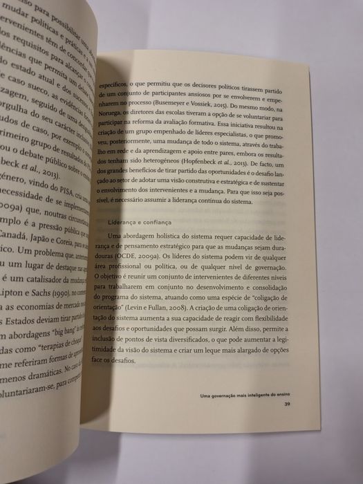 Organização da Rede Escolar, de Tracey Burns...