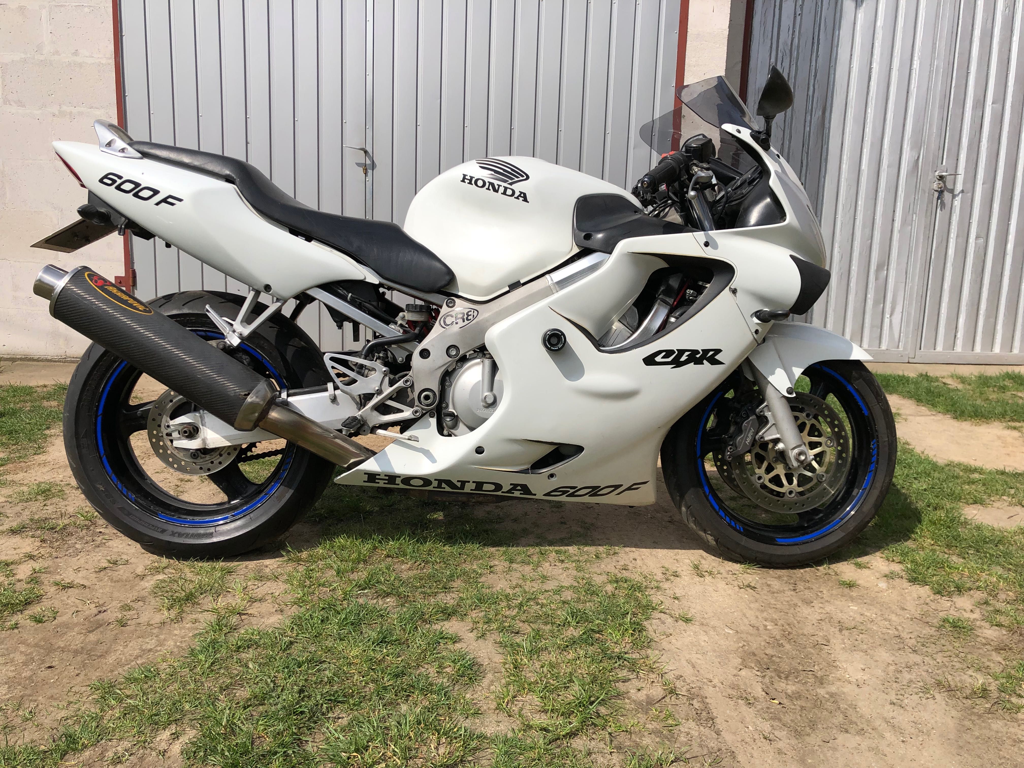 Honda cbr F4 600