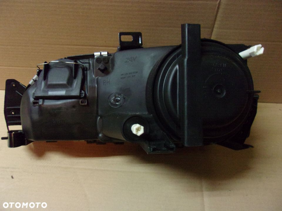 REFLEKTOR PRAWY FORD SIERRA 87-93 NOWY