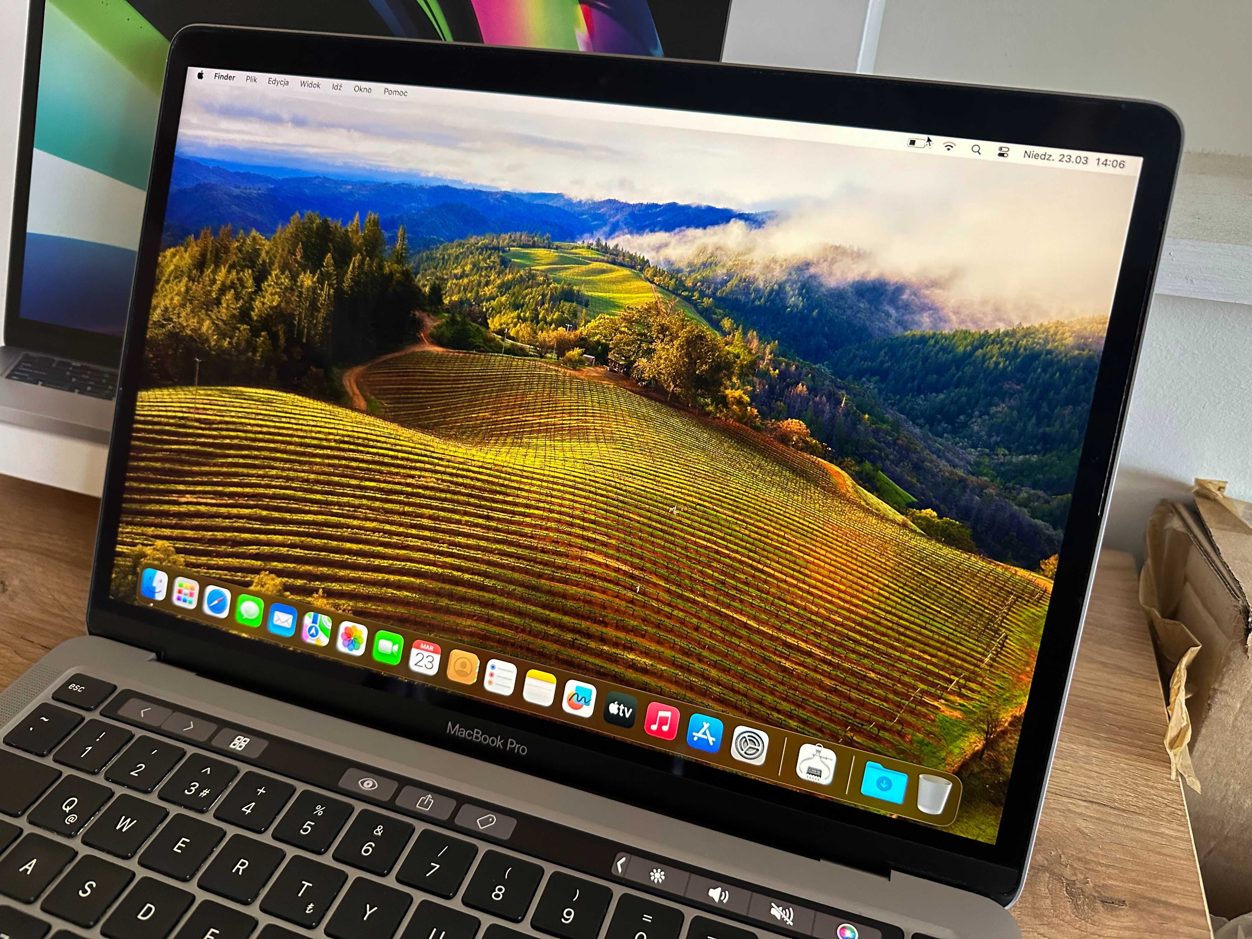 Laptop Apple MacBook Pro M1 13 256GB TouchBar Komplet