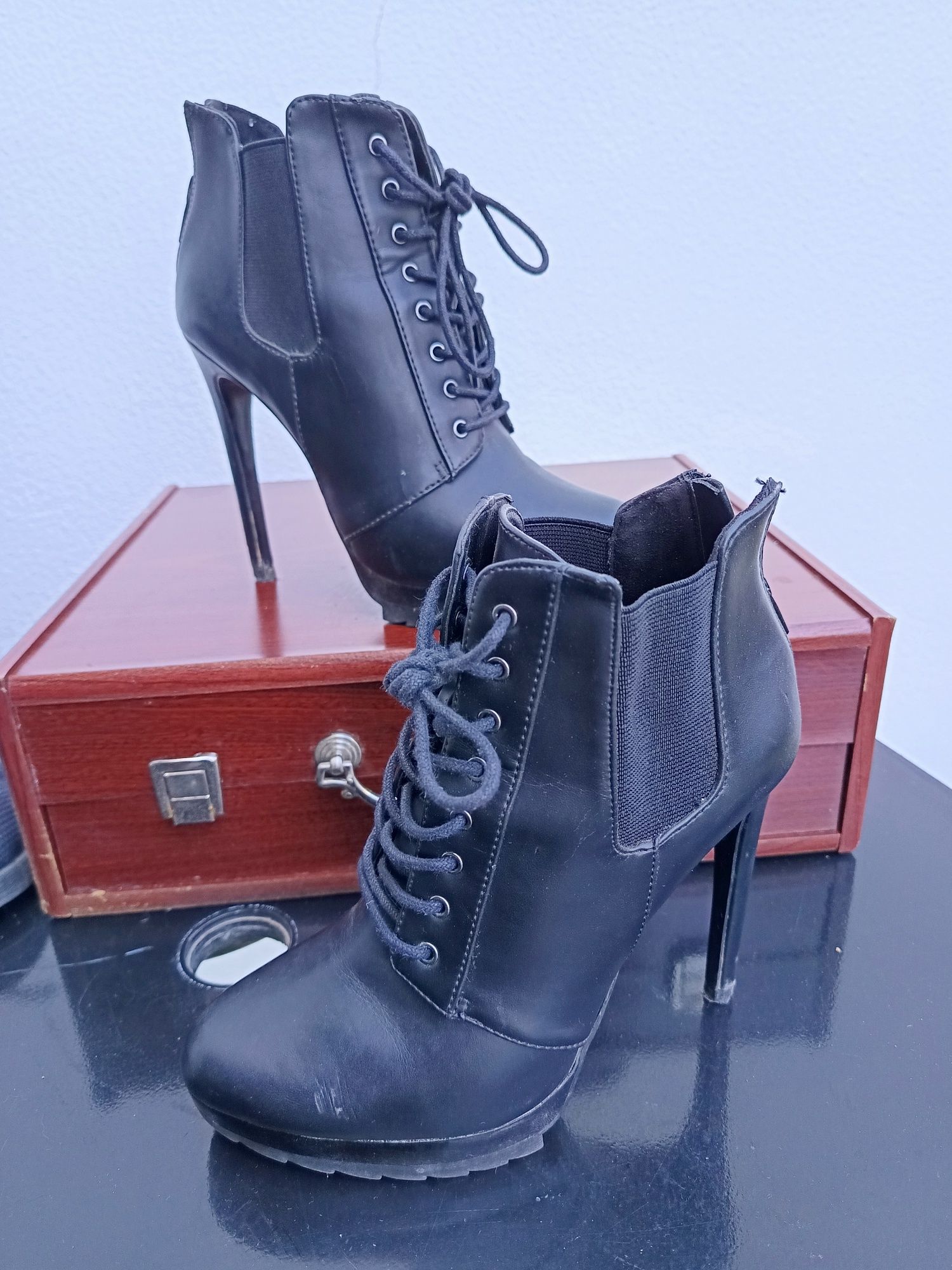 Várias botas 37/38