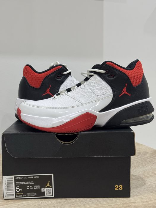 Air Jordan max aura 3
