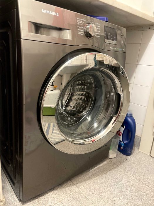 Máquina de Lavar Roupa Samsung Eco Bubble, 8 kg, em inox
