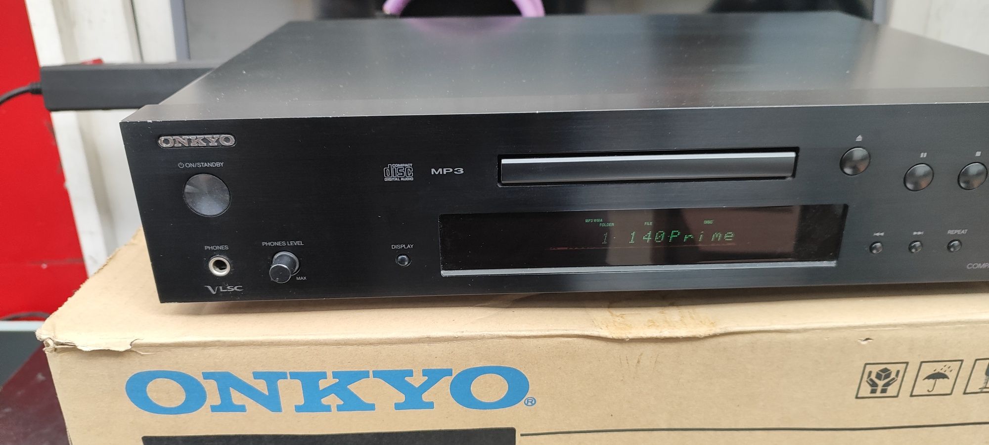 CD програвач ONKYO C-7030