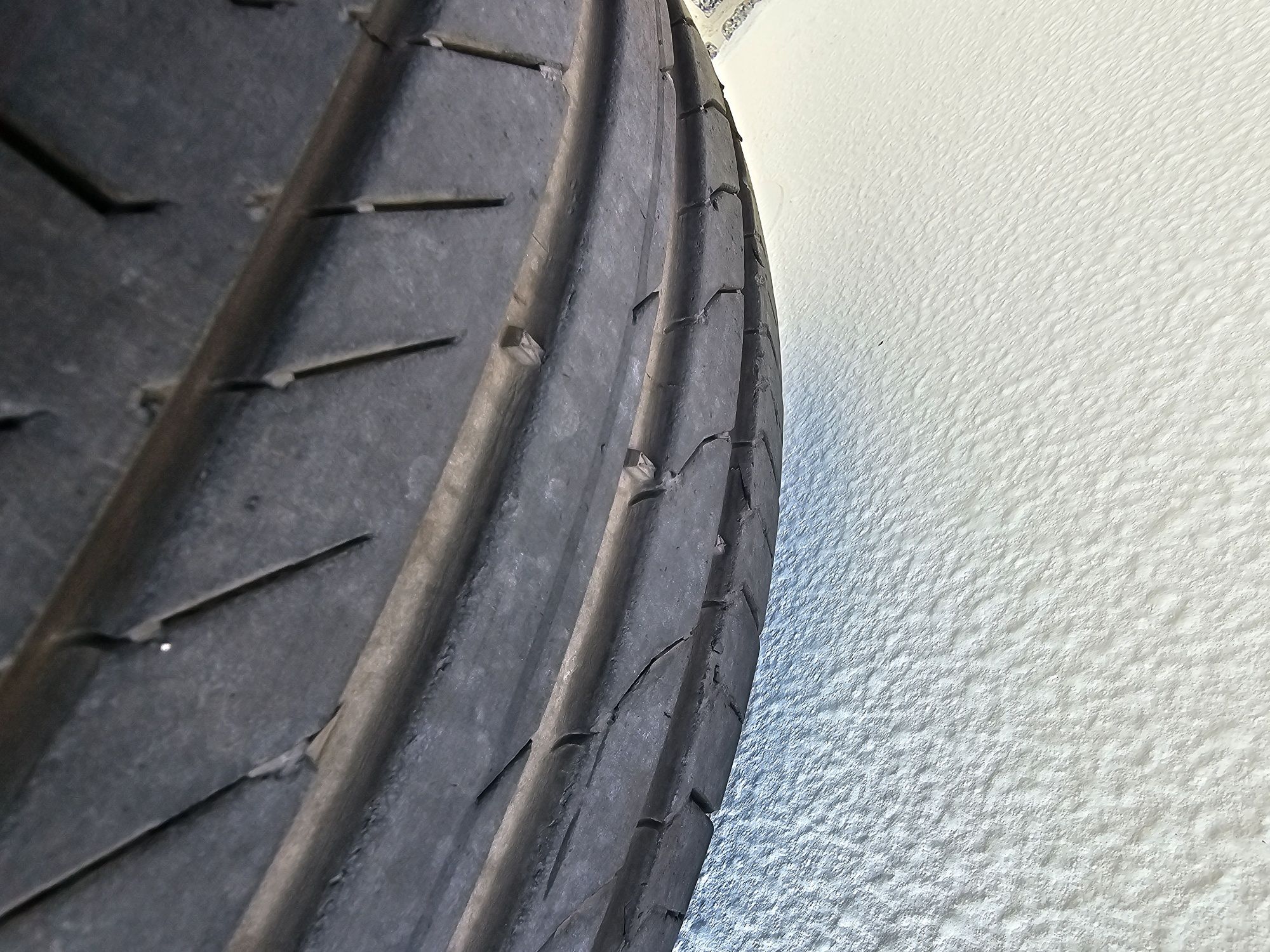 Pneus Continental Sport Contact 5 235/50R19