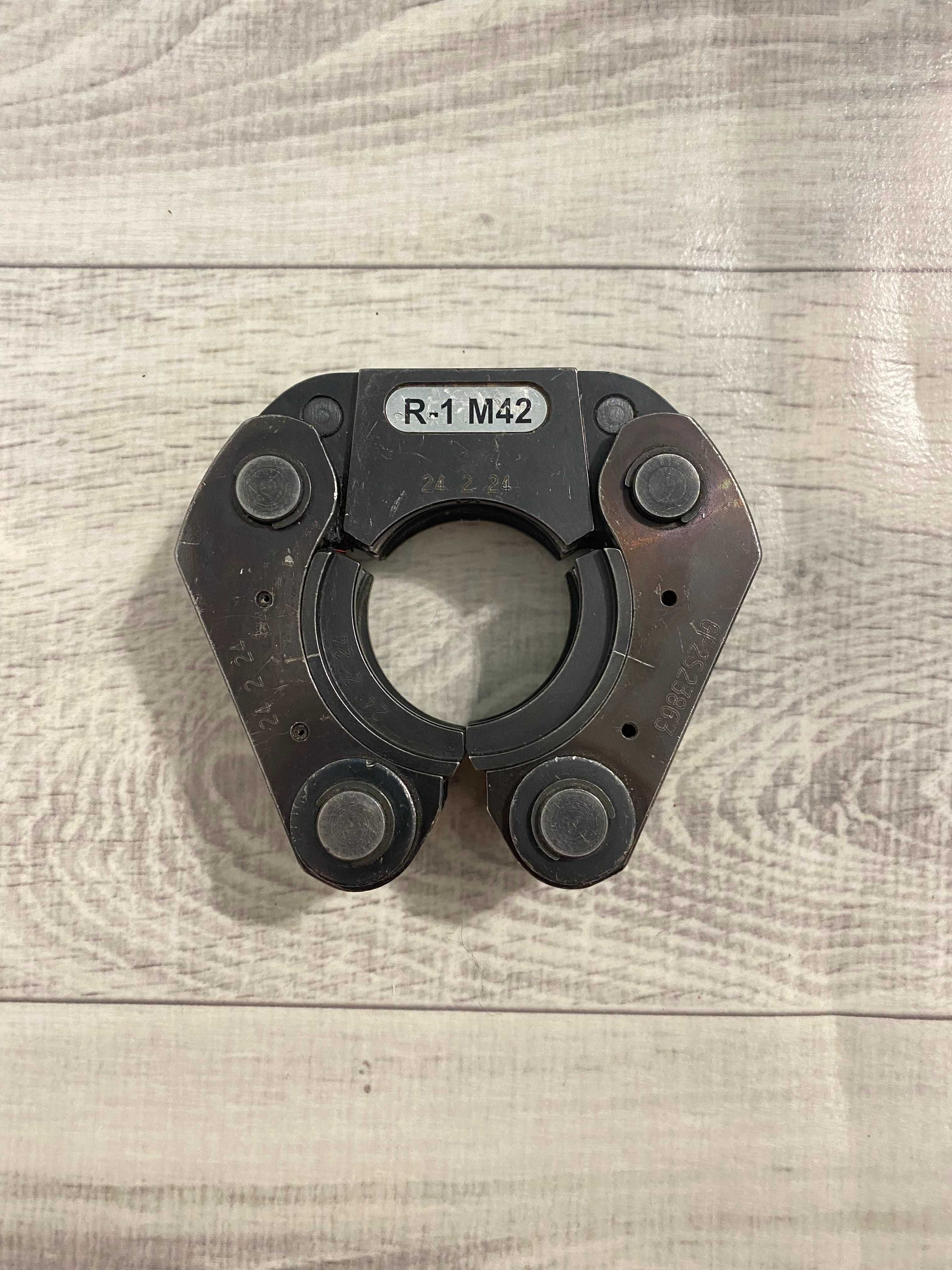 Pierścień zaciskowy MILWAUKEE R-1 M42 szczęka do rur MILWAUKEE M42