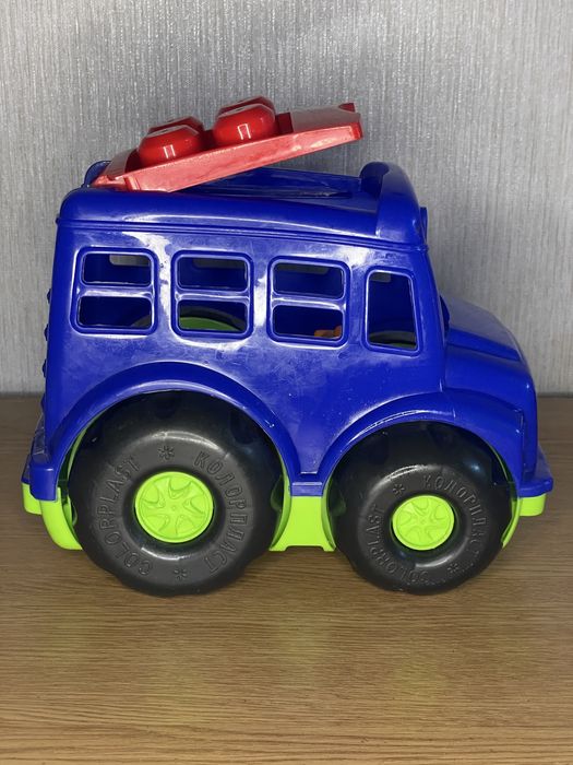 Багато іграшок дитячих в гарнгму стані