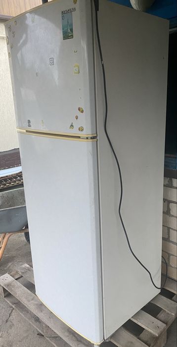 Холодильник Samsunq..