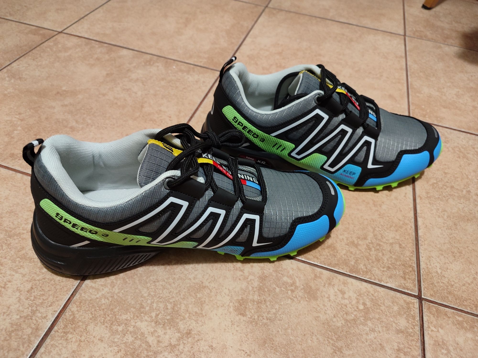 Стильні, бігові, нові кросівки 43розмі , устілка 27,5 см