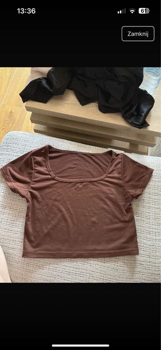 Crop top z dekoldem