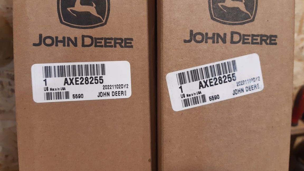 AXE28255 Пластина направляюча похилої камери John Deere
