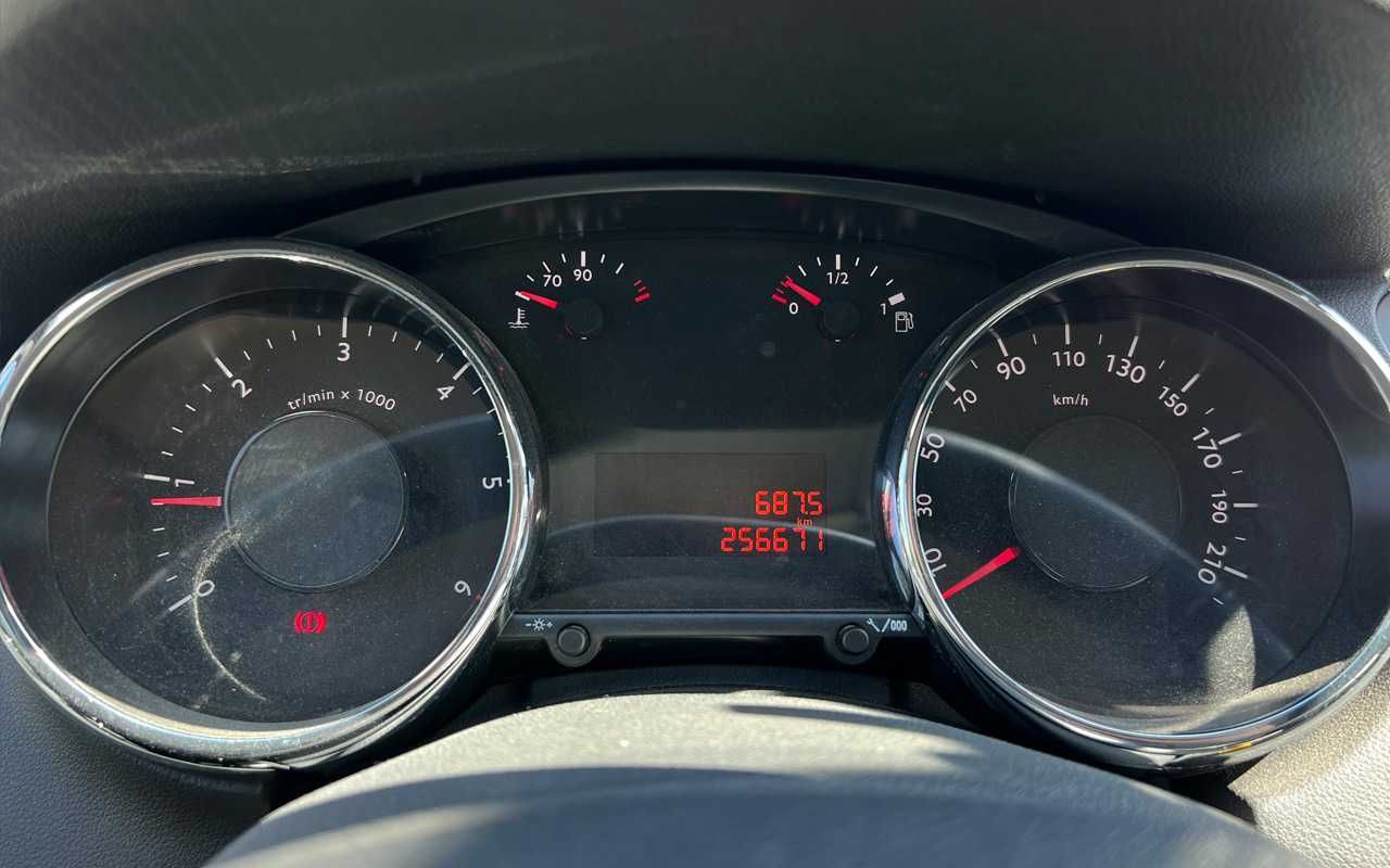 Peugeot 5008 2012