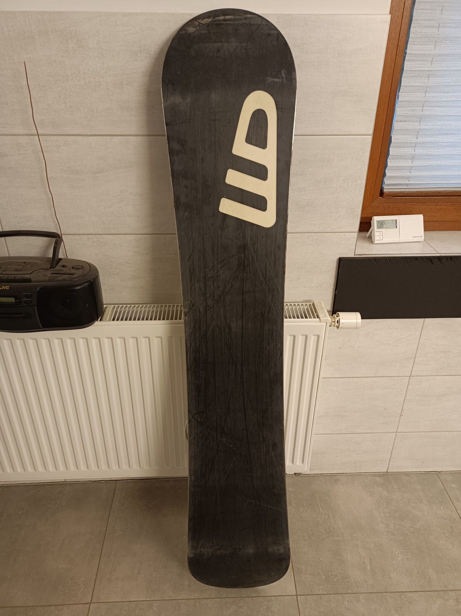 Deska snowboardowa Wild Duck razem z wiązaniami. Długość 153cm