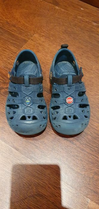 Calçado menino Oshkosk, Sketchers tamanhos 27-28