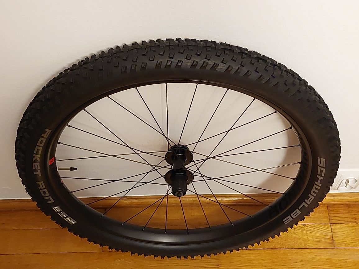 Komplet kół Bontrager Line40 650B 27,5 Boost 110/141 Trek Schwalbe