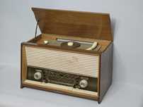 Rádio antigo com gira discos reparado Schaub-Lorenz