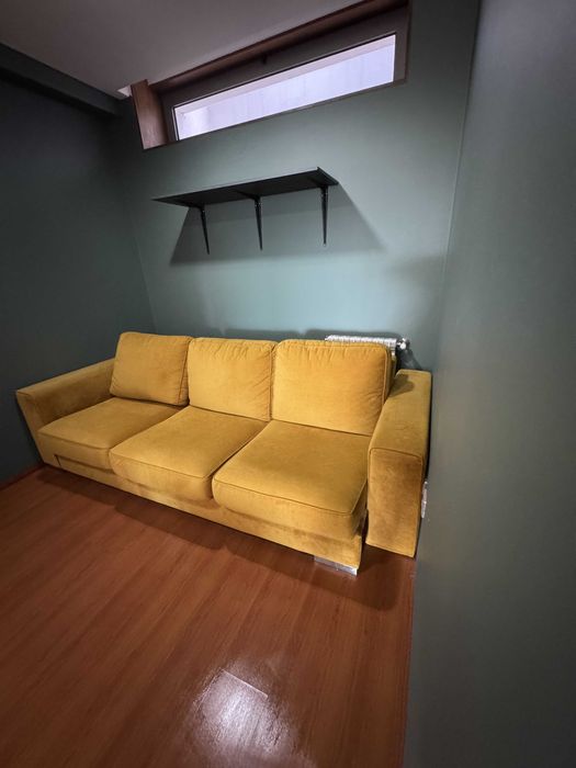 Sofá 3 lugares amarelo