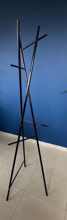 Wieszak stojacy czarny metalowy