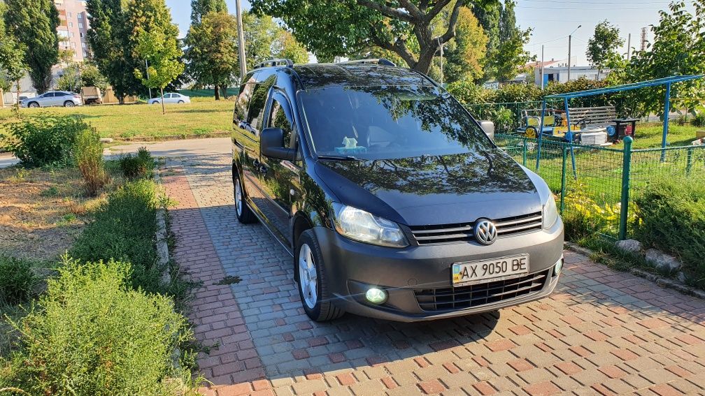 Продам фольксваген кадди 2011года ,wolkswagen caddy maxi  пассажир.