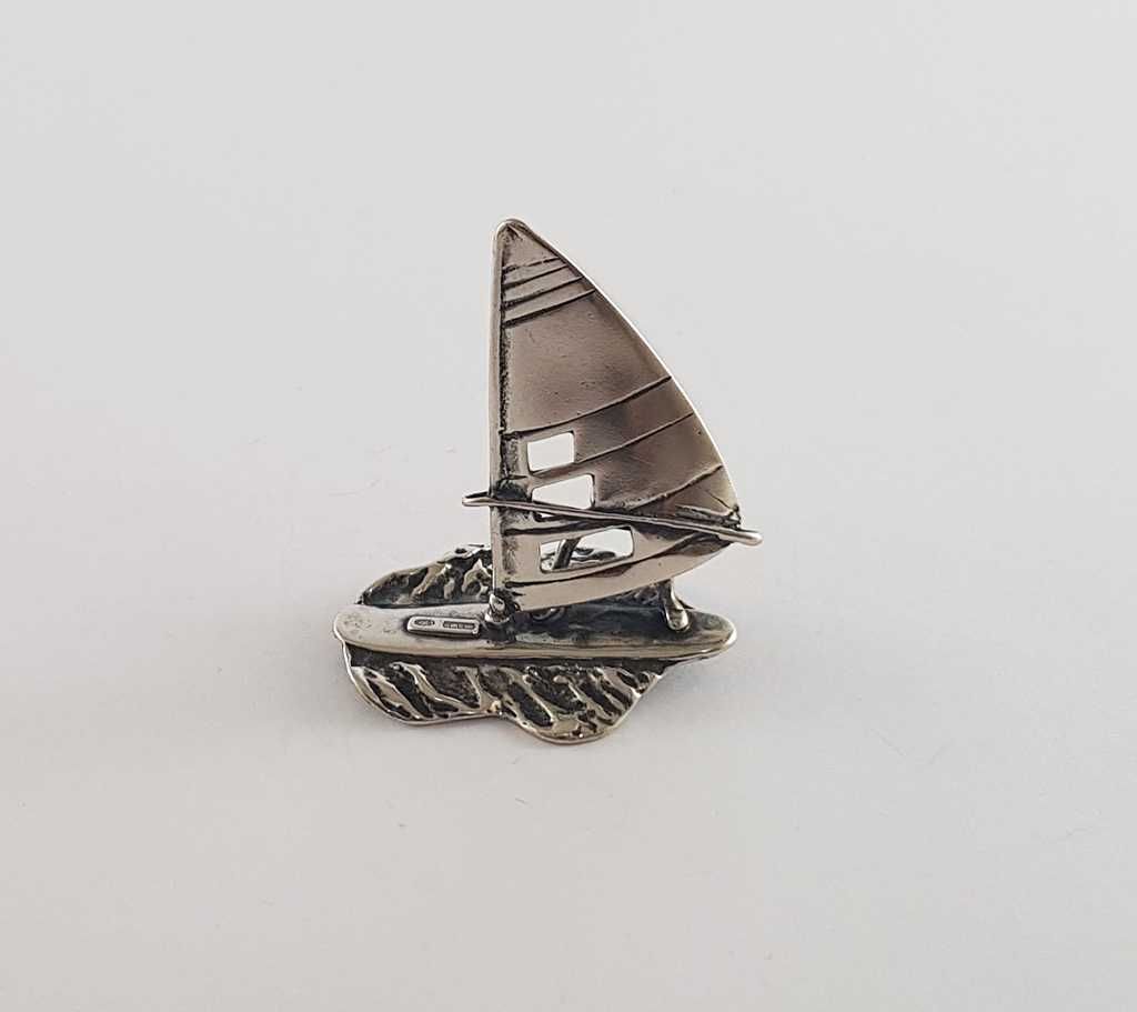 Srebrna Figura Windsurfing z zawodnikiem