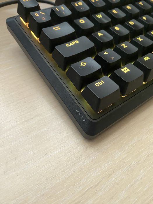 Продам игровую клавиатуру Corsair K70 RGB Core