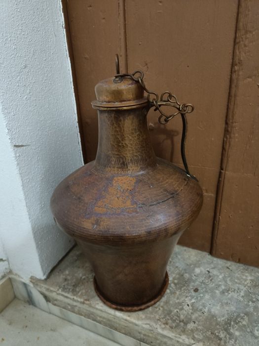 Ânfora em cobre.