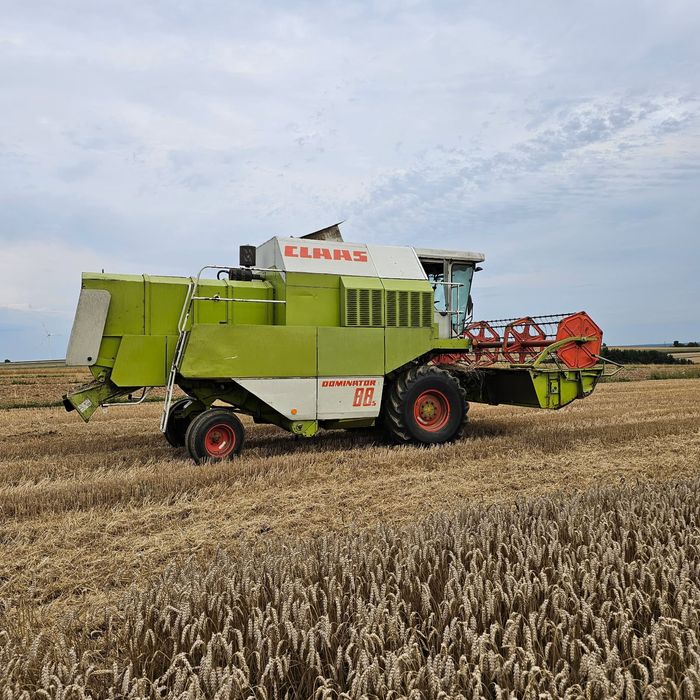 Claas Dominator 88s + stół do rzepaku