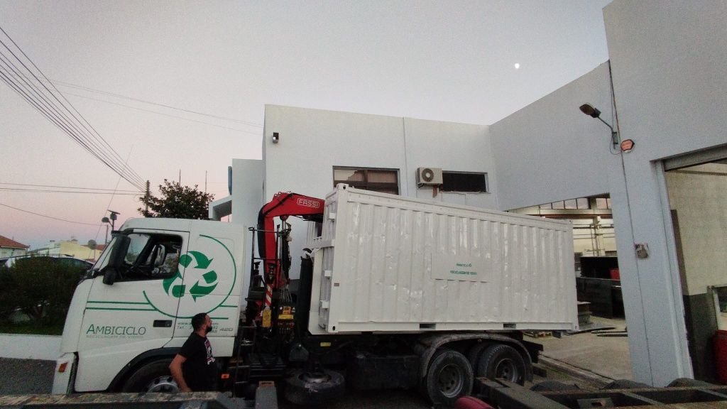 Transformar contentores marítimos em Ampliroll
