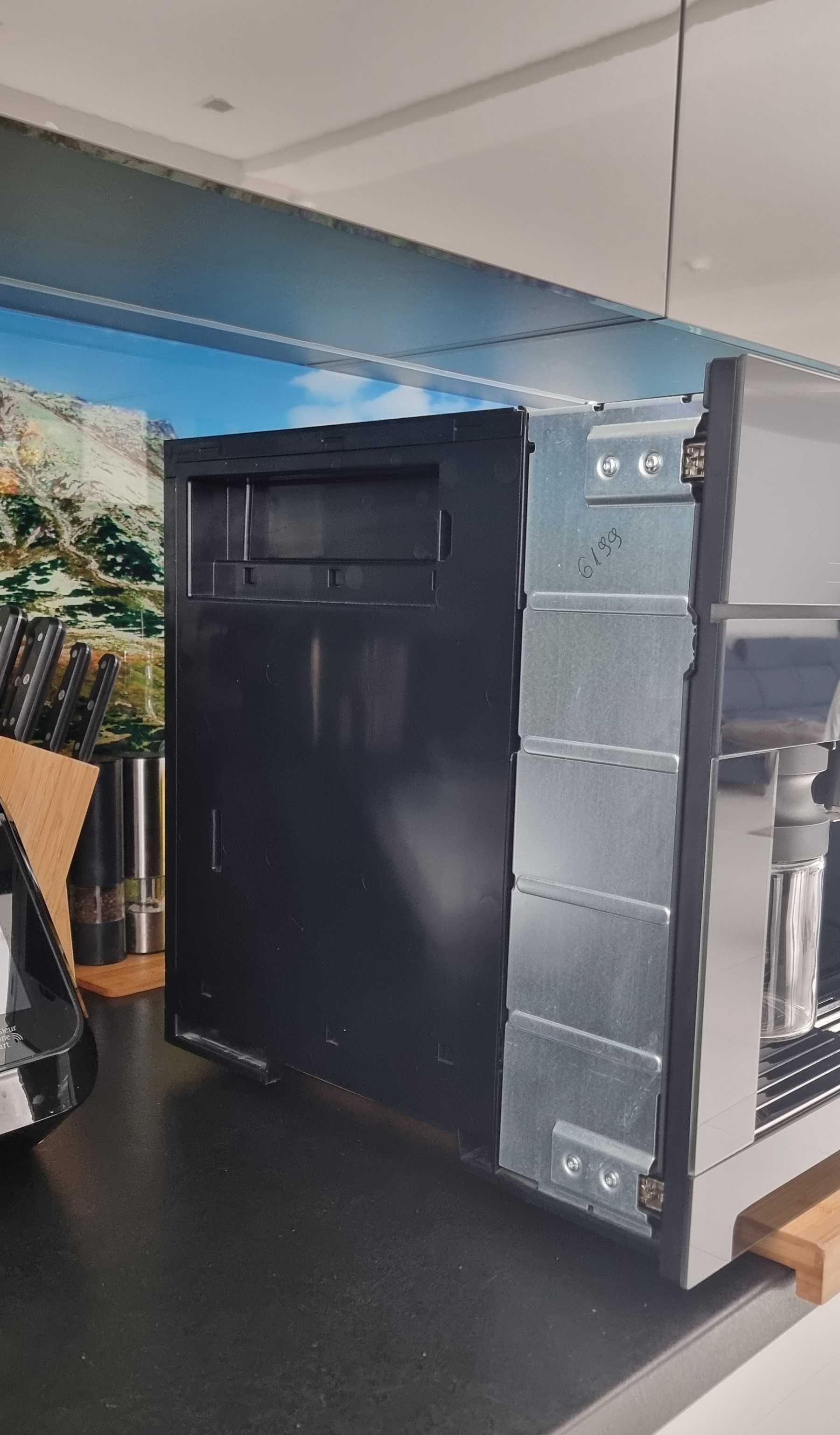 Kawiarka /ekspres Miele CVA 7845 czarny /ObsidianBlack, przyłącze wody