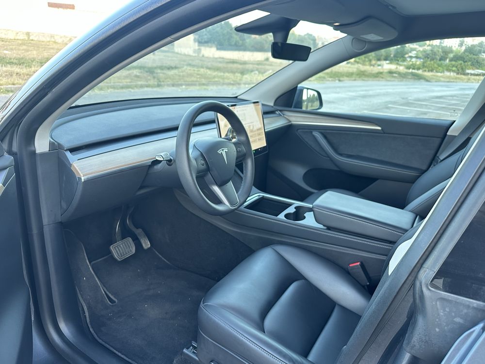 TESLA MODEL Y LONG RANGE DUAL MOTOR AWD( 45 mil kms )