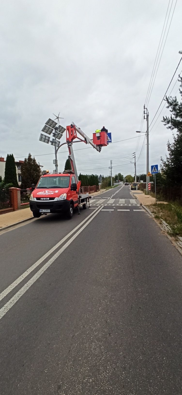 Wycinka drzew Podnosnik koszowy 24/7 Rębak do gałęzi