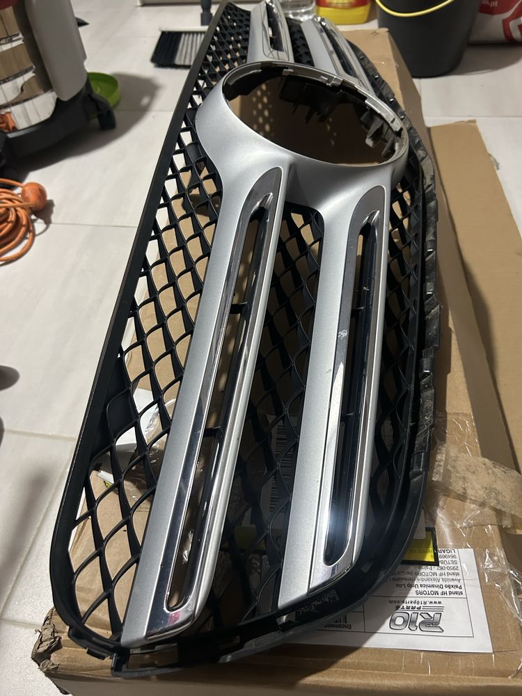 Grelha de Mercedes GLC 2018