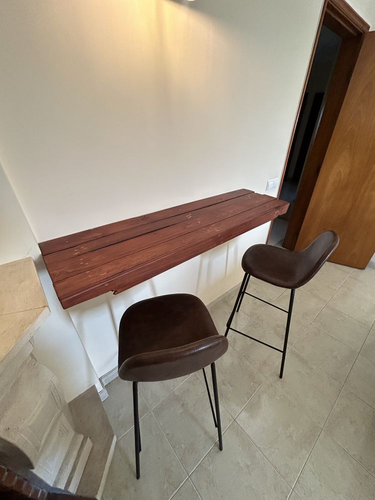 Balcão DIY e Cadeiras