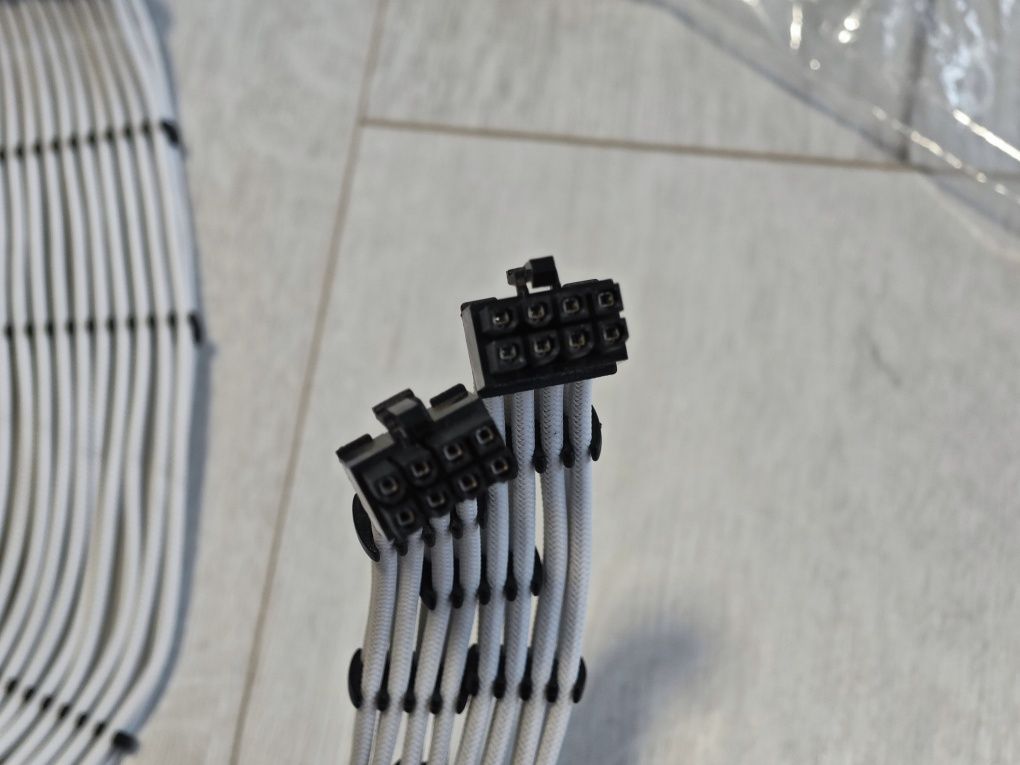 CableMod Classic ModMesh Extension Kit – Biały – 8+8 Pin