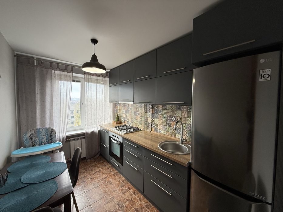 Двухкомнатная квартира с ремонтом на ул.Космонавтов,ост.Космос.