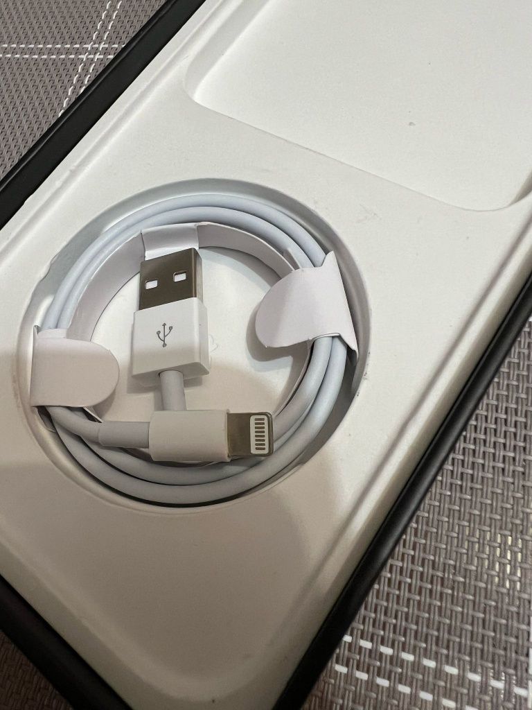 Ładowarka sieciowa do iPhone uniwersalna z kablem 2,4A Lightning