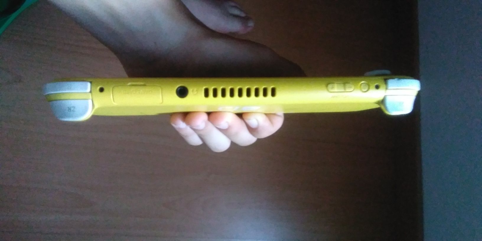 Nintendo switch amarela