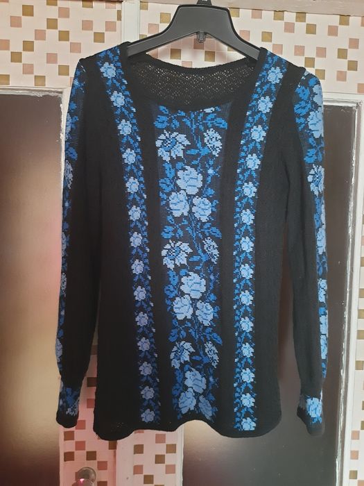 Кофта в стиле вишиванки