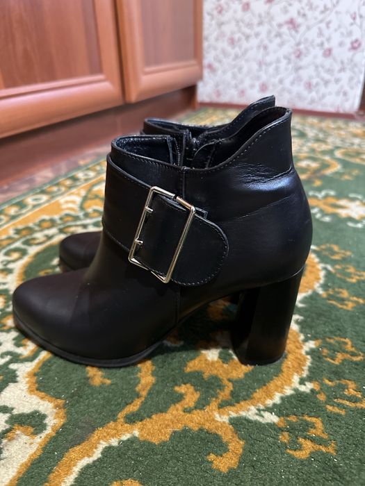 Стильні демісезонні ботильйони 39 р.