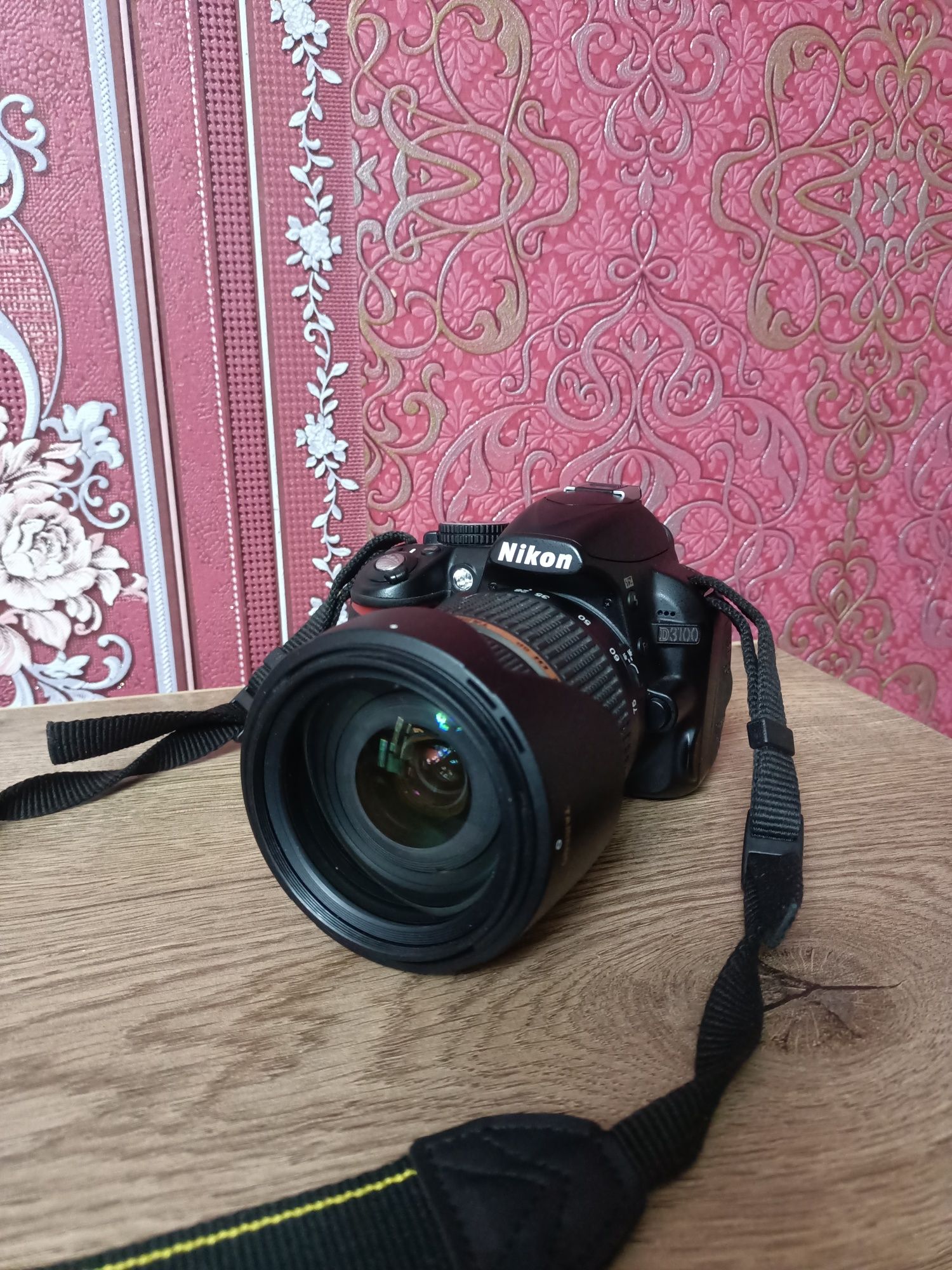 Продам зеркальный фотоаппарат nikon D3100