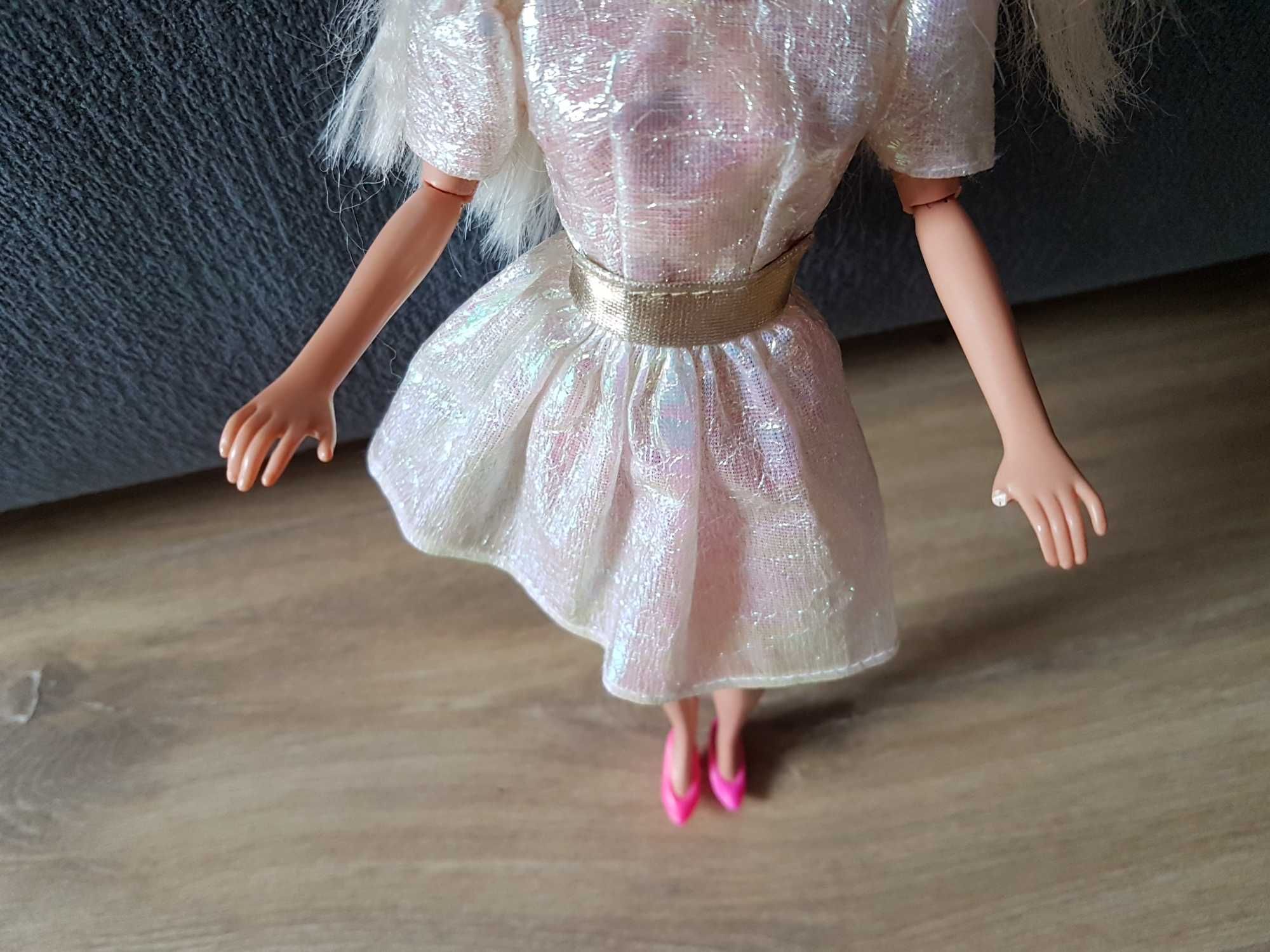 Lalka Barbie Mattel 1999 rok blond karbowane włosy kolczyki