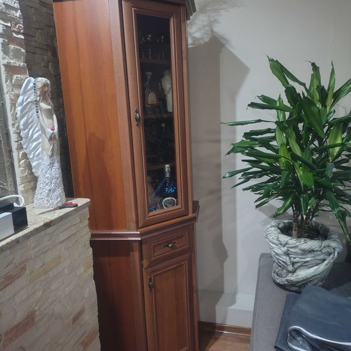 Witryna narożna, kredens