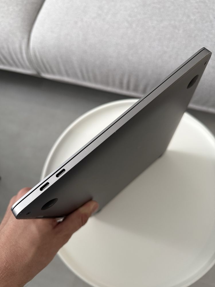 MacBook Pro 2019 13 i5 / 8GB /512 GB/ Touch Bar / 93% АКБ