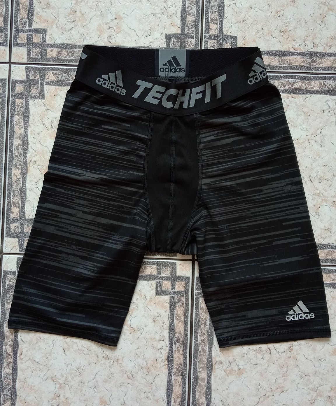 Adidas Techfit climalite spodenki sportowe treningowe męskie M