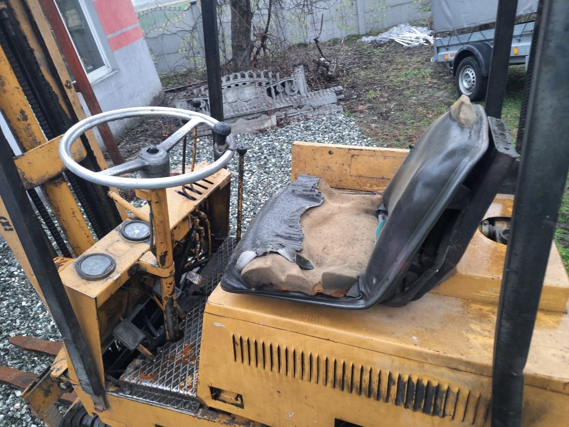 Wózek widłowy rak Suchedniów silnik Ursus C330 transport laweta