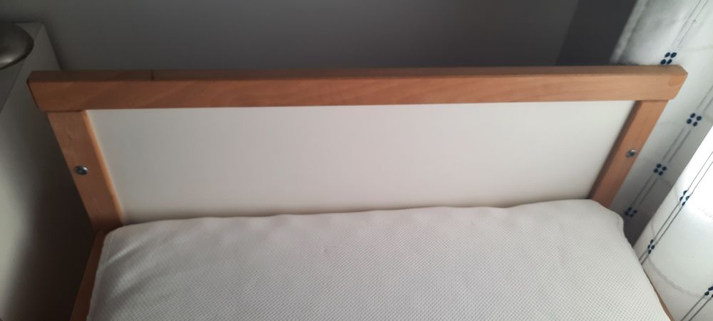 Cama criança Ikea, com estrado e colchão