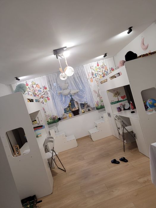 Łóżko piętrowe z szufladami szafą I biurkiem