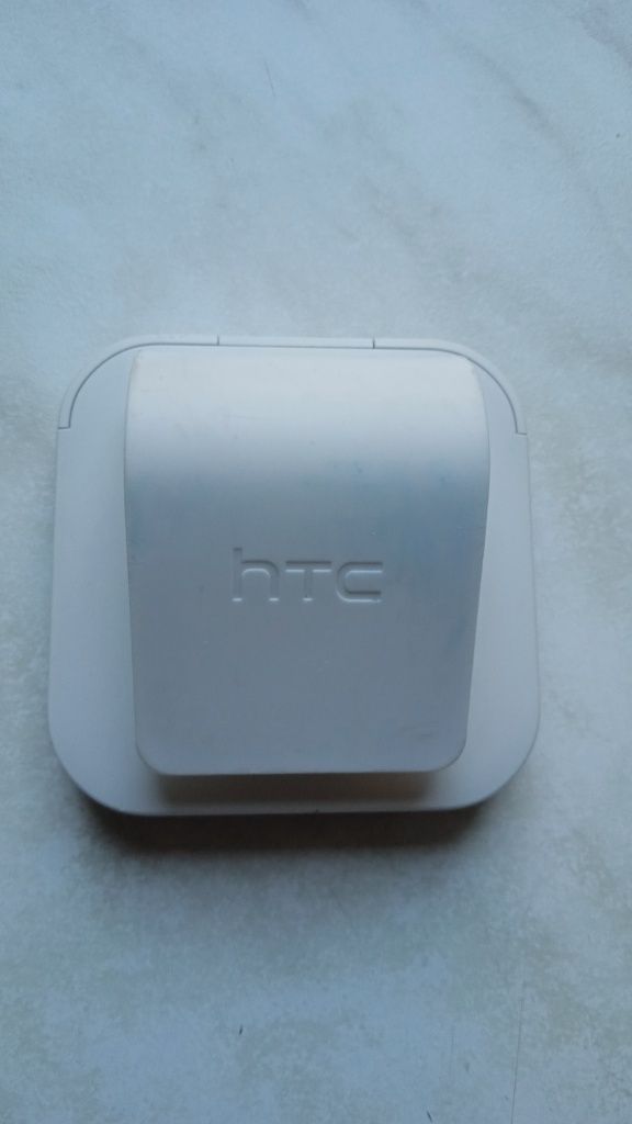 Автомобильный Bluetooth-комплект HTC Car V100 б/у