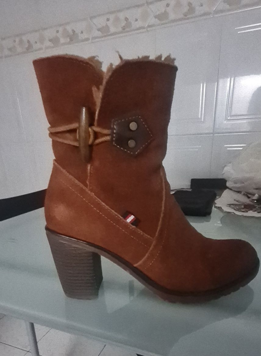 Botas de senhora camursa